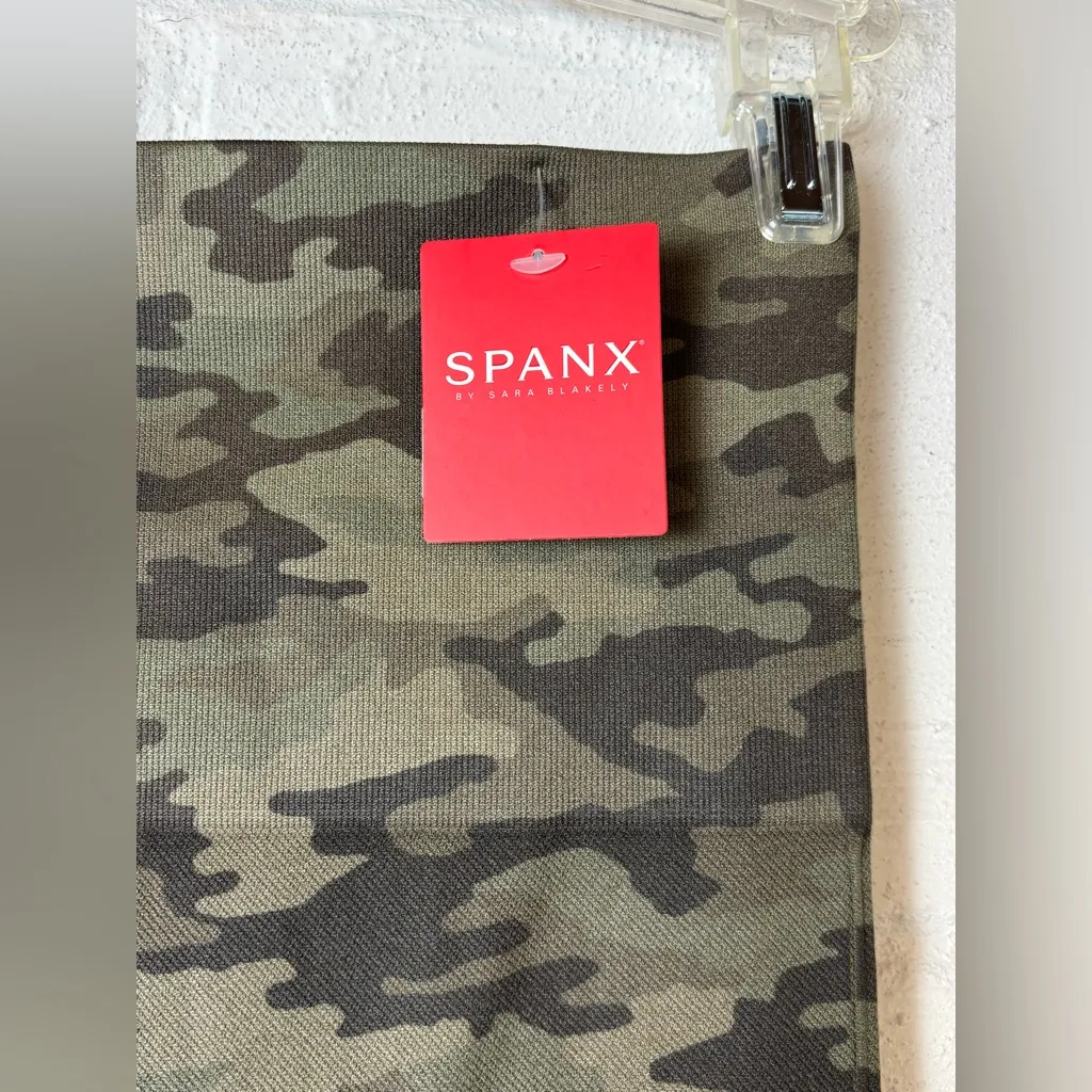 NWT Spanx Look At Me Now Desert Camouflage Woman’s Seamless Cropped Leggings - Image 2