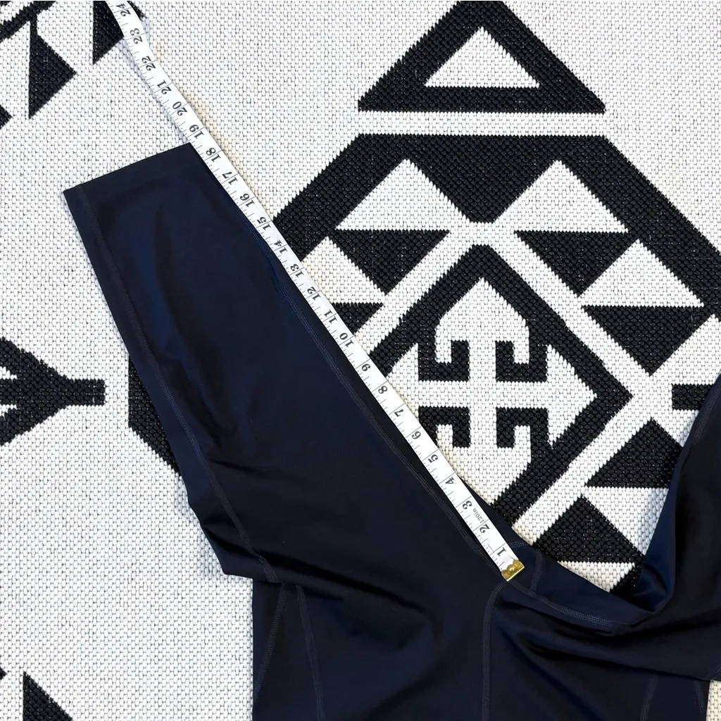 Girlfriend Collective Compressive High Rise Capri Leggings in Black Large - Image 8