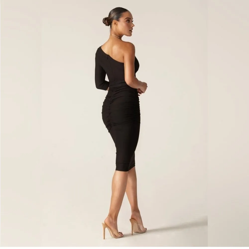 Alieva Black Bodycon Dolly Ruched One Shoulder Dress - Image 2