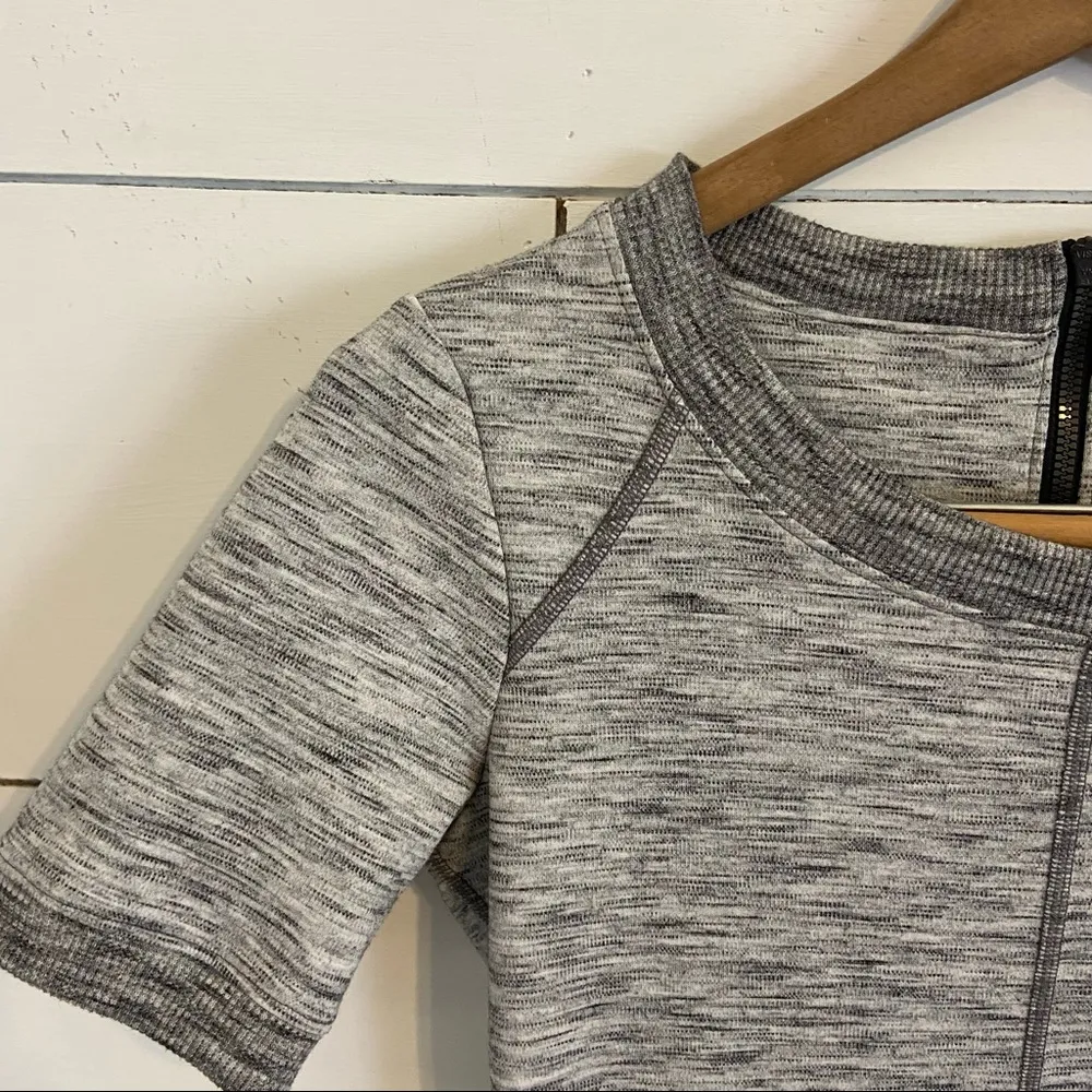 Athleta En Route Fit and Flare Heather Gray Dress. Size XSmall. - Image 4