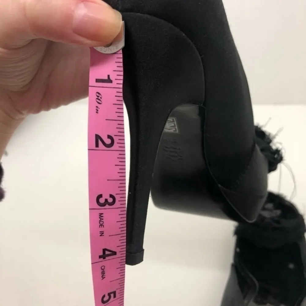 Moda Spana black heel pump with 3D rose appliqué - Image 5