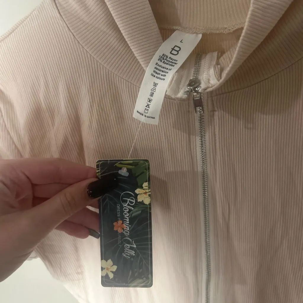 Blooming Jelly Beige Ribbed Zip-Up Bodysuit Size Large NWT - Image 8