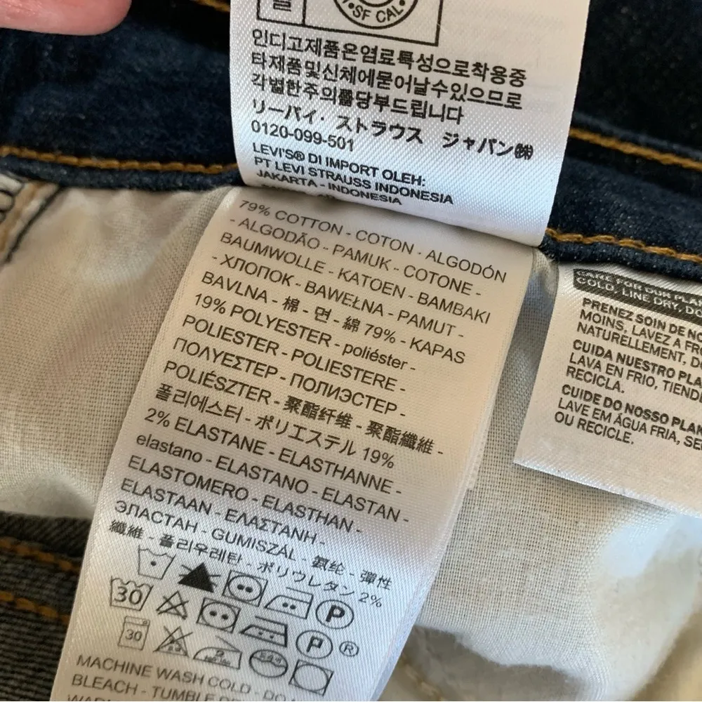 Levi’s Mid Length Shorts 28 - Image 7