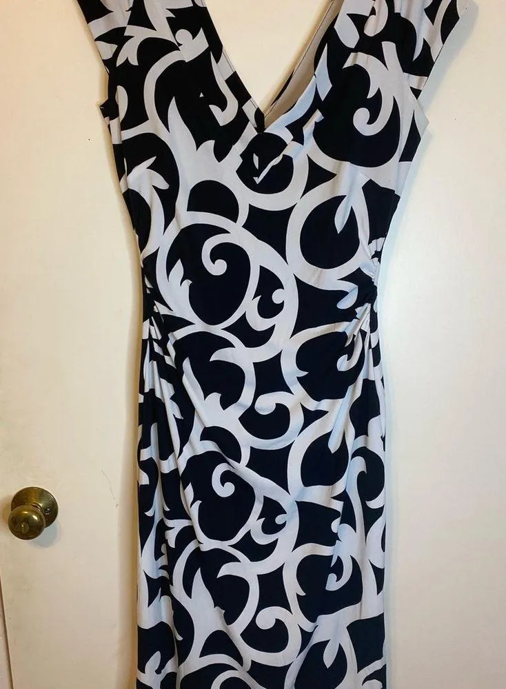 White House, black market woman sleeveless dress size 6 - Image 7
