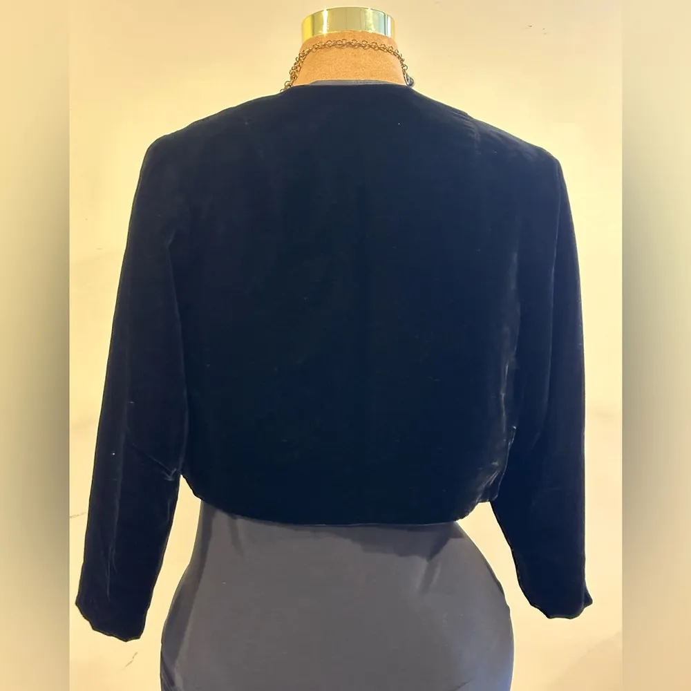 No Tag Vintage Black Velvet Bolero Button Open Modern Evening Jacket Sz 9 - Image 3