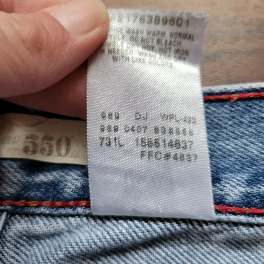 Levis y2k 550 relaxed tapered leg jeans size 14 - Image 8