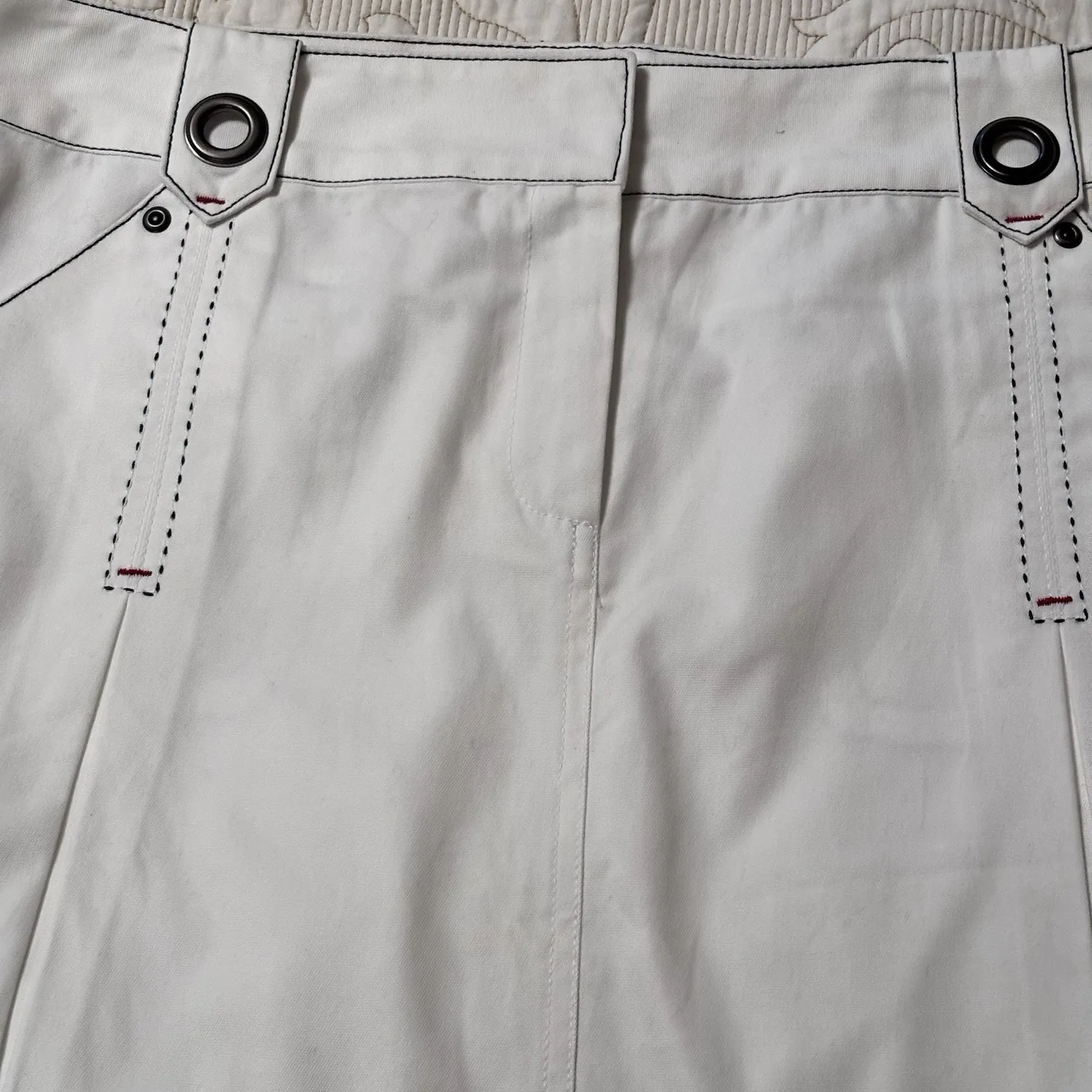 CABI WHITE COTTON PLEATED‎ SKIRT BLUE & RED ACCENT STITCHING SIZE 12 Vintage - Image 7