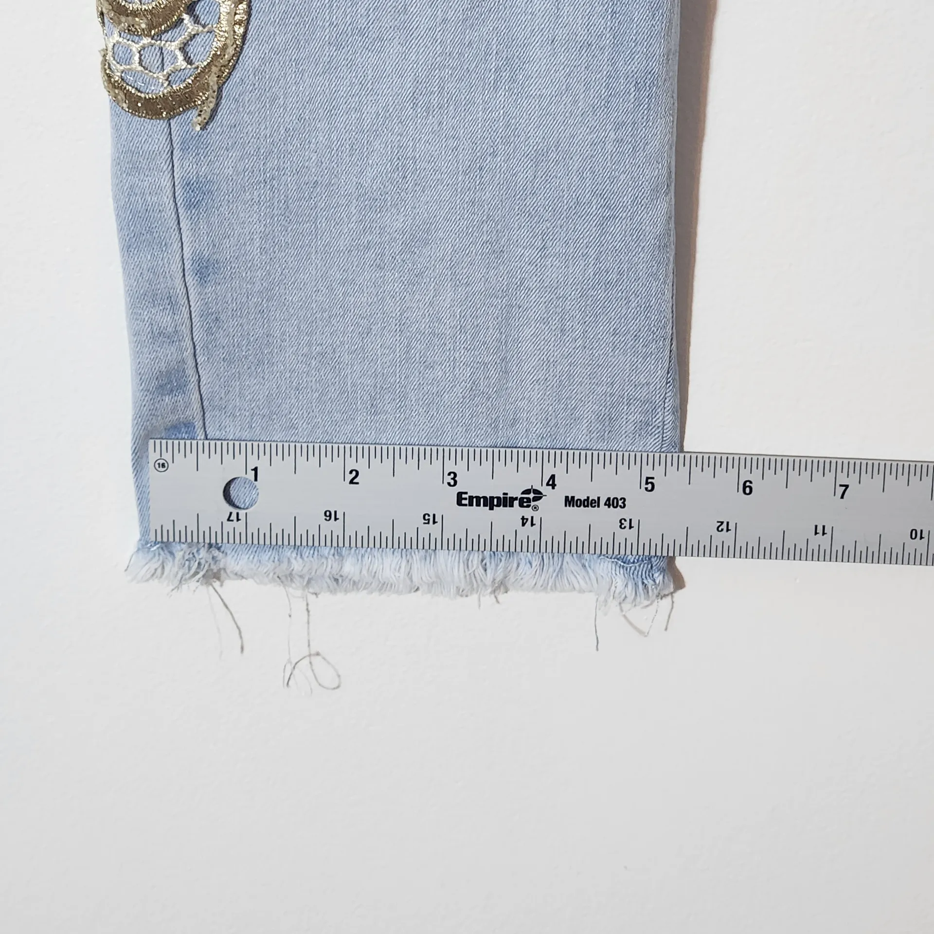 Boston Proper Light Wash Floral Appliqué Cropped Jeans Size 4 - Image 6