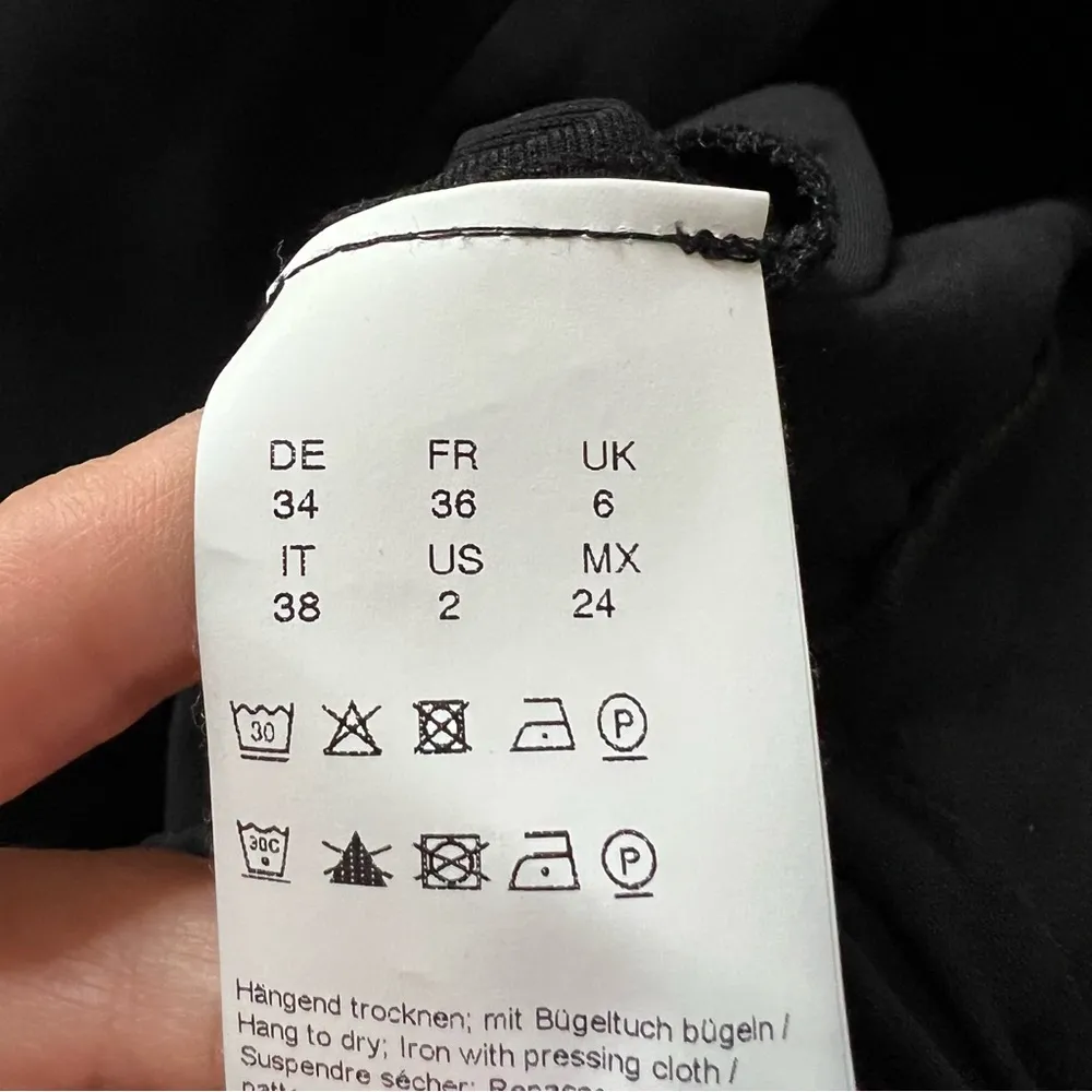 Hugo Boss dress pants size 2 black DR - Image 4