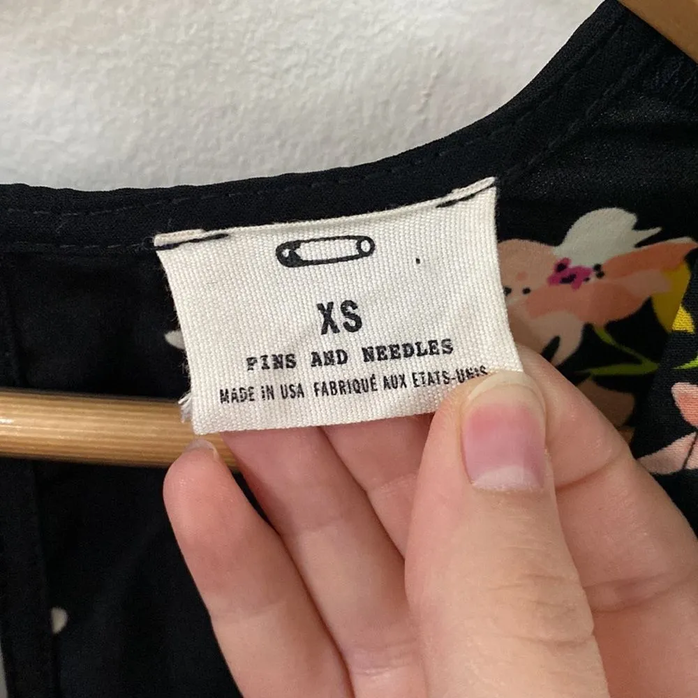 Urban Outfitters Pins & Needles floral keyhole back ruffled long sleeve size S - Image 12