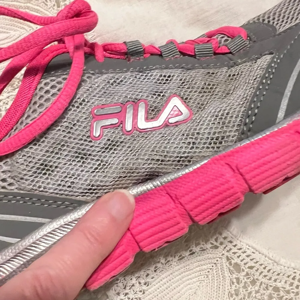 Fila Athletic Sneakers Women’s Sz 7.5 Gray Pink Lace Up Cool Max Memory Foam - Image 2