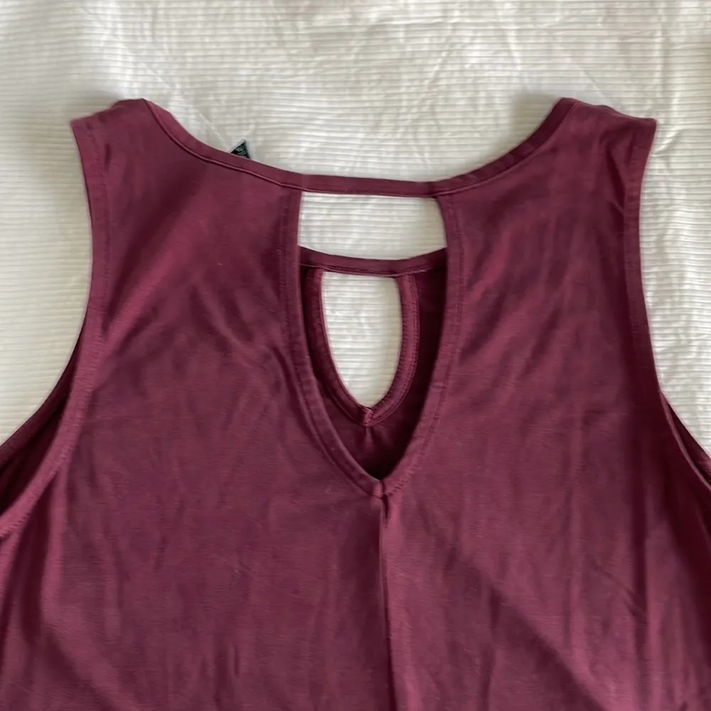 Beautiful wine soft Flowey sleeveless tunic top - Image 3