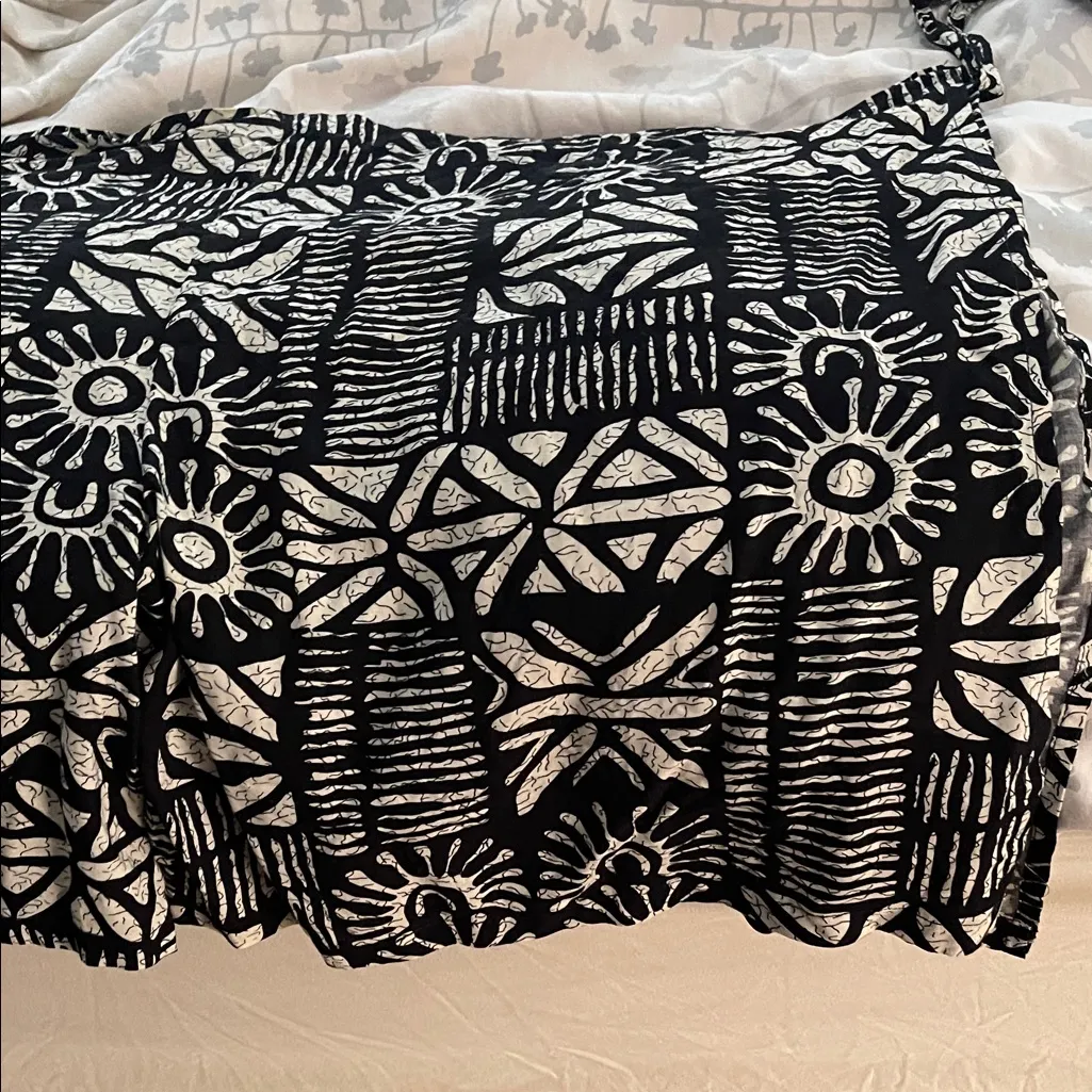 Imported Thai Black and White Patterned Skort Shorts Cover Up Aztec Size undefined - Image 2