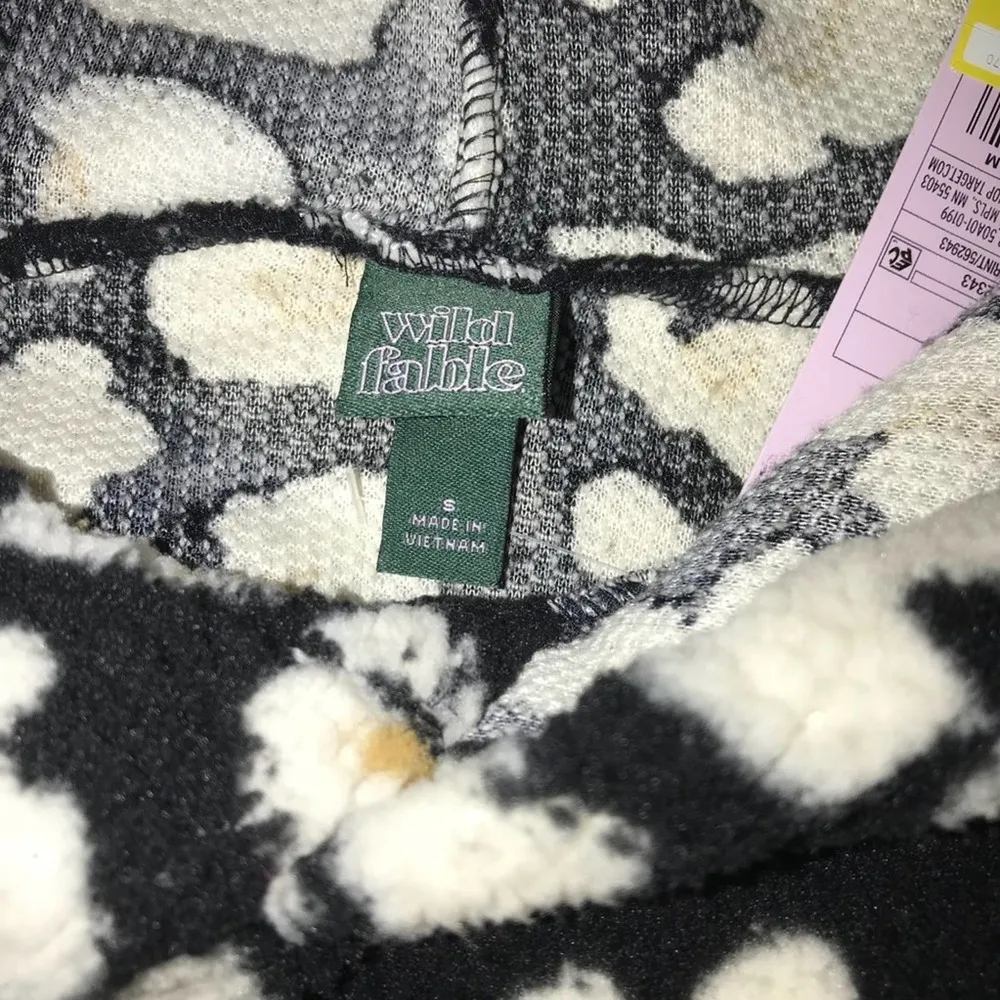 WILD FABLE BLACK ANIMAL PRINT URBAN CROPPED HOODIE SMALL - Image 3