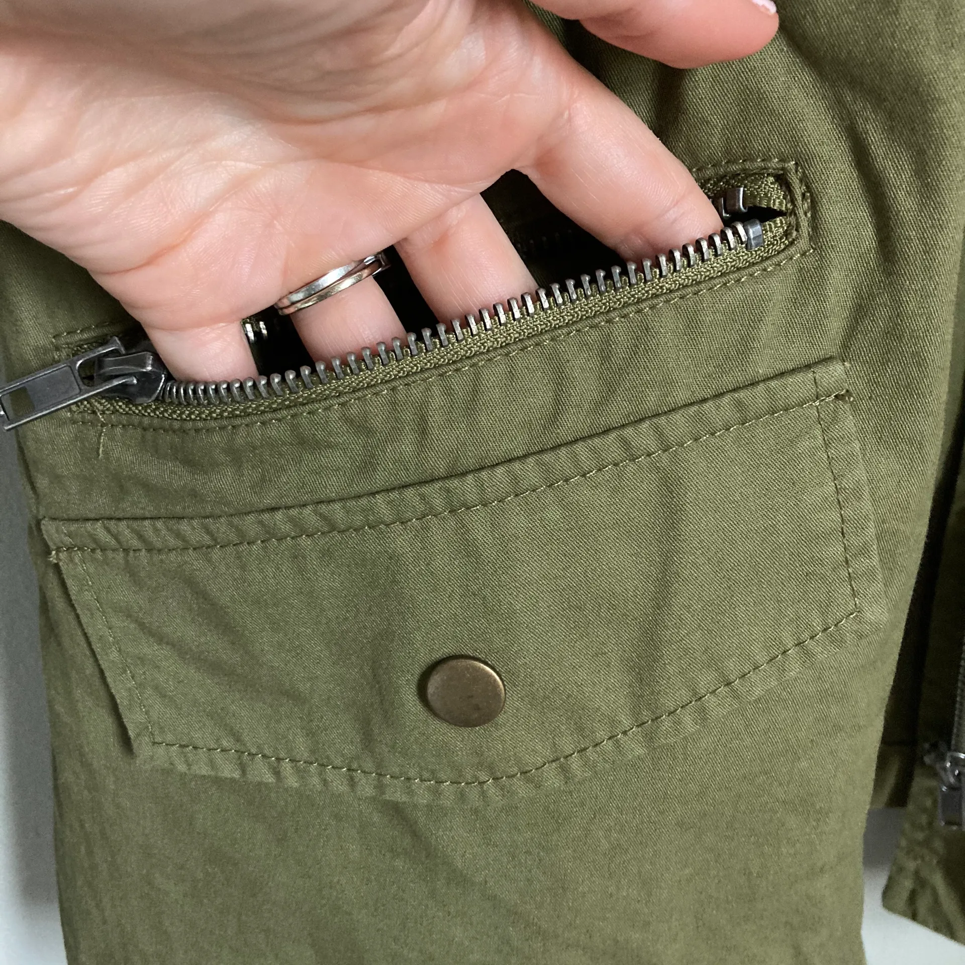 Love Tree Army Green Utility Vest - Image 4