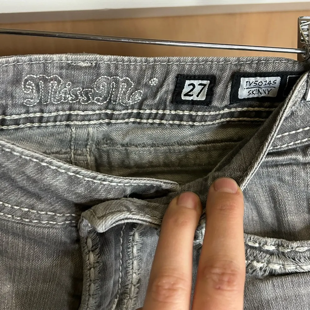 Miss Me Y2K Grey Skinny Distressed Low Rise Jeans - size 27 - Image 2