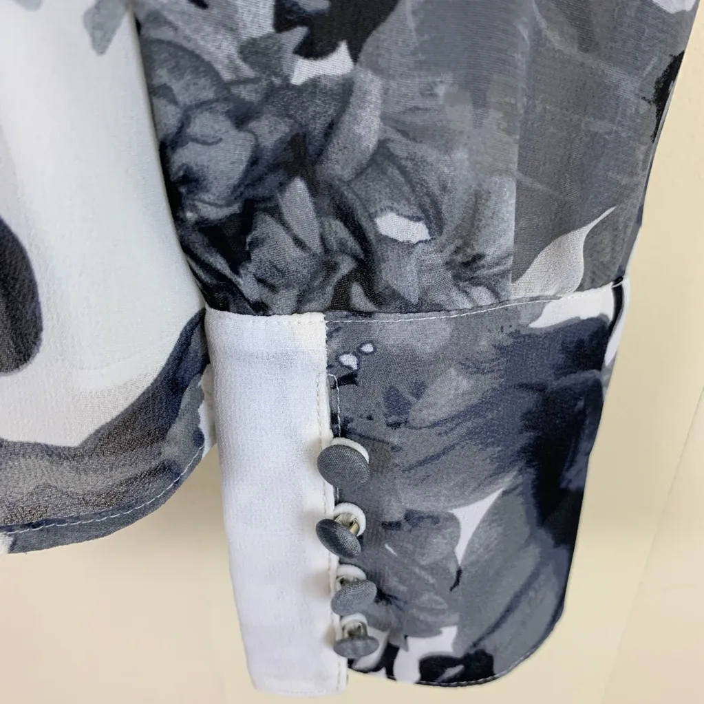 Vince Camuto Watercolor Melody Floral V Neck Long Sleeve Blouse XXS NWT - Image 4