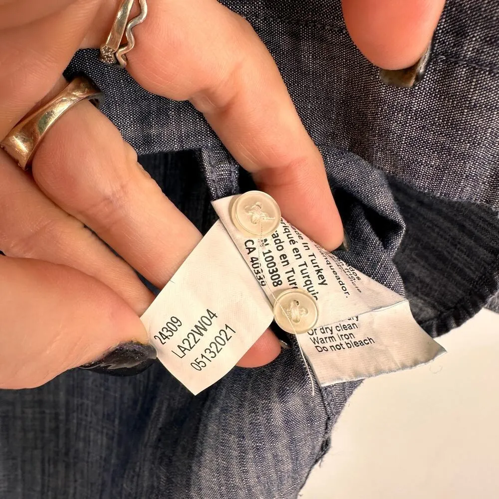 Peter Millar Women's Tunic Blouse Chambray Button Up Size Medium - Image 4