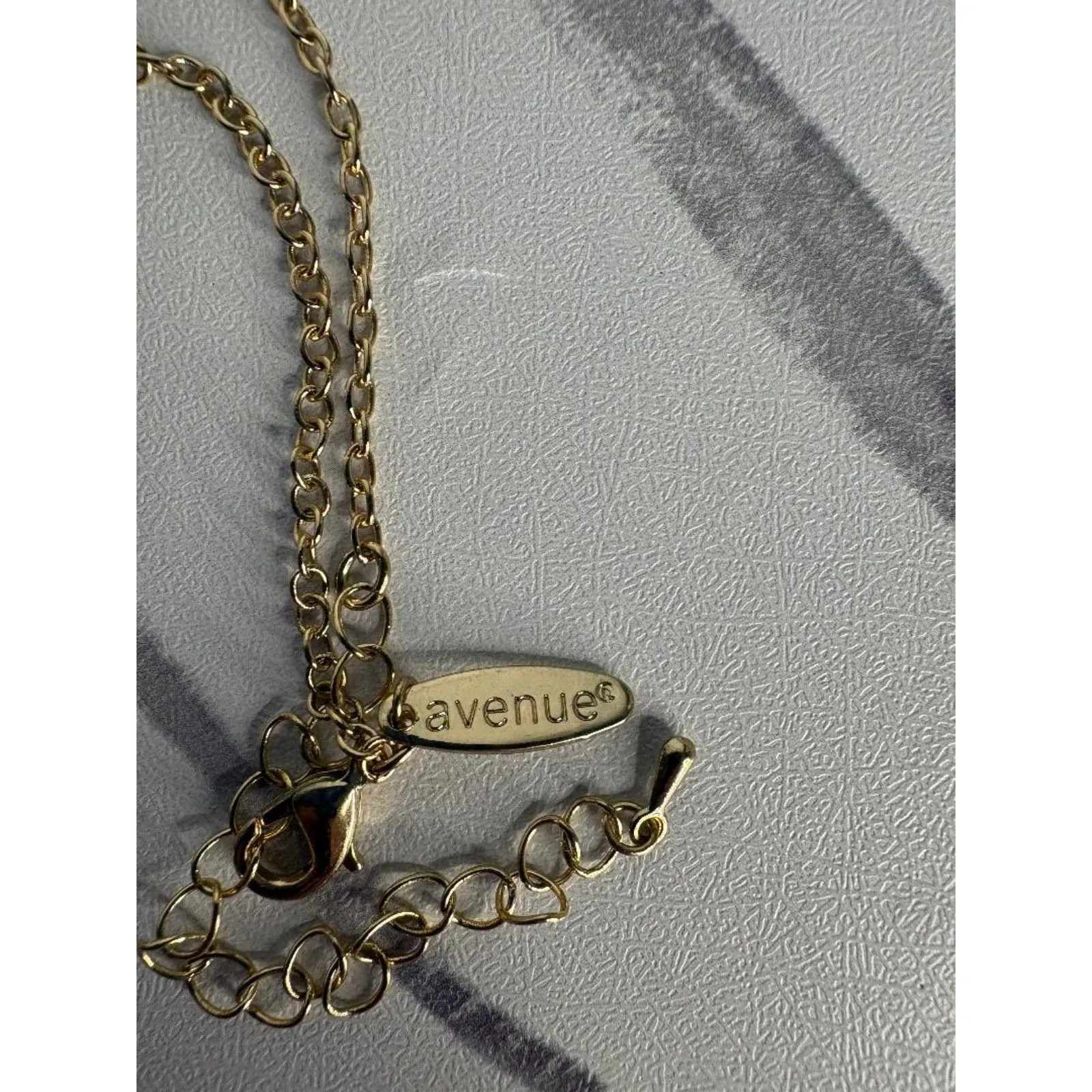 Stunning Avenue Marbled Blue Rhinestone Pendant Necklace NWT Gold - Image 4