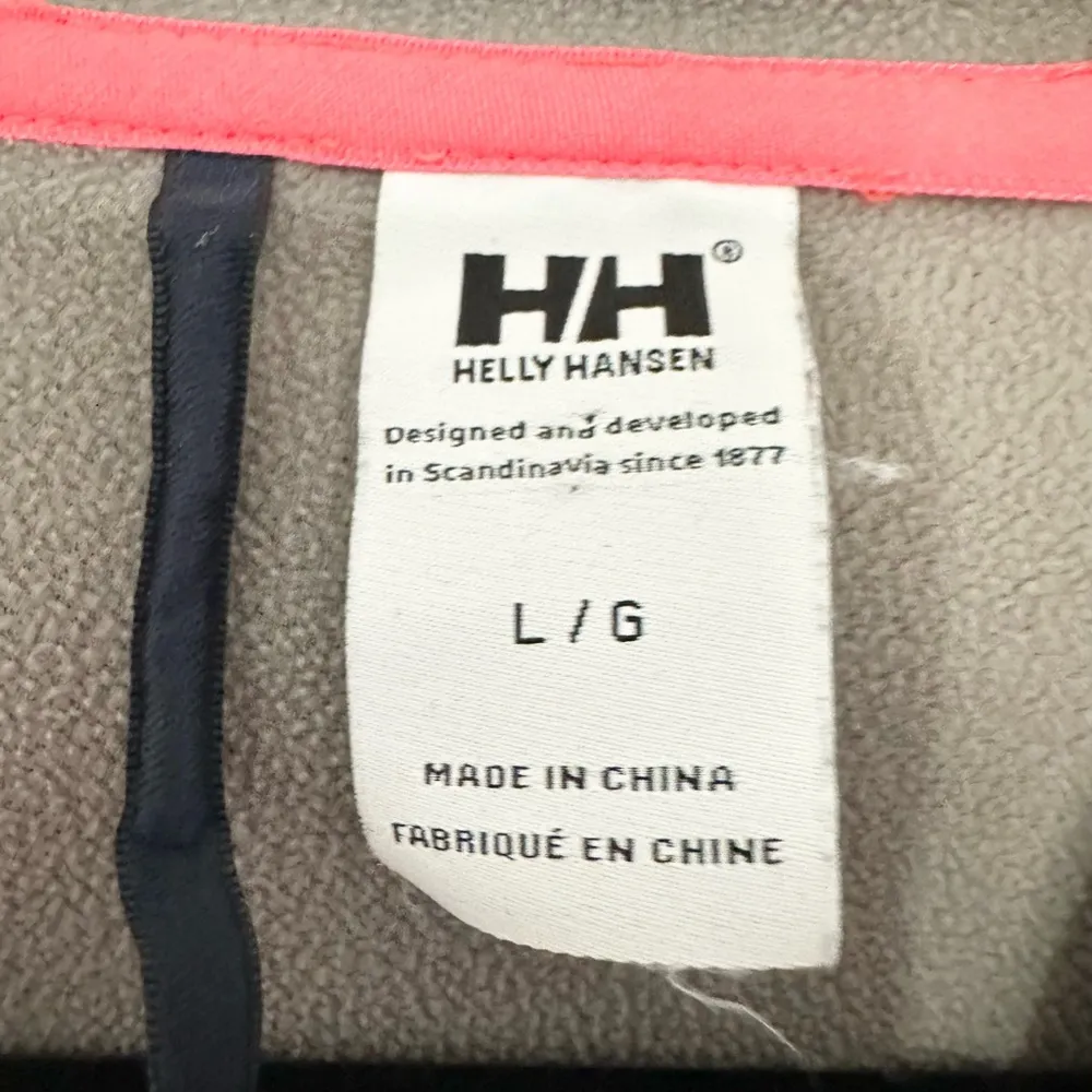 Helly Hansen Women’s Graphic Fleece Hoodie size large blue outdoors - Image 4