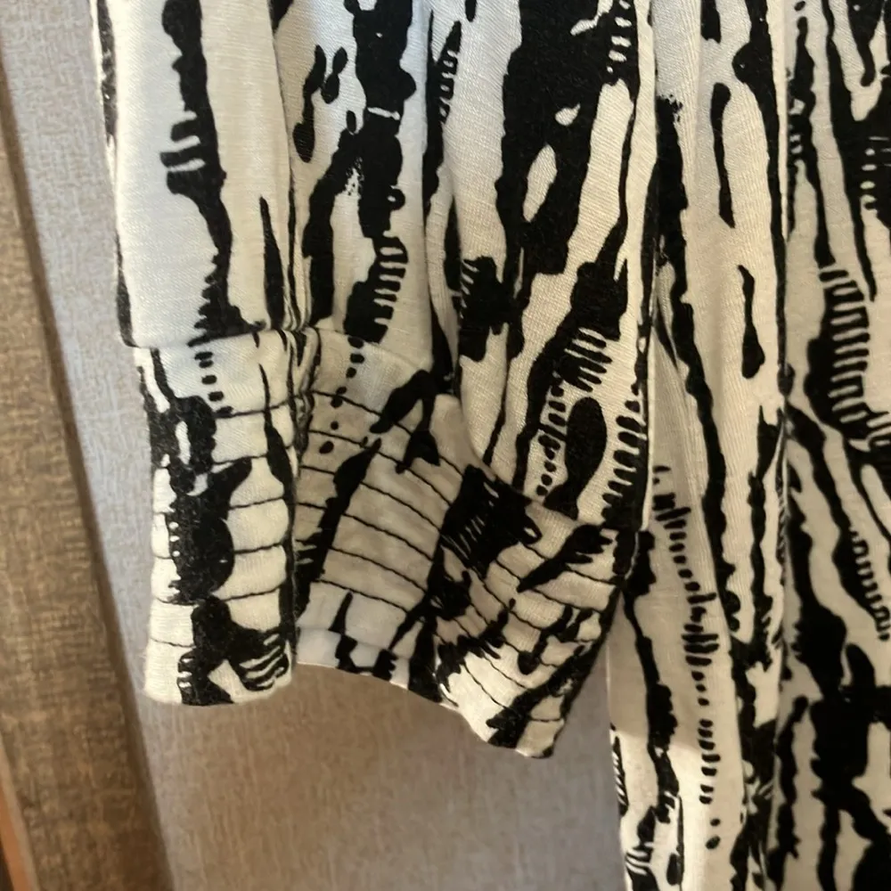 Covington Monochrome Zebra Print Top small - Image 2