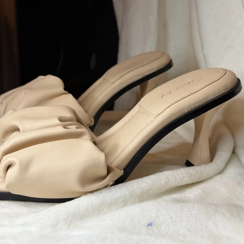 Circus by Sam Edelman Slade Ruffle Slide with a 3 inch heel new size 8.5 - Image 11