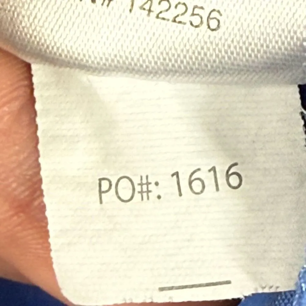 Women’s FIGS scrub top size large - Image 7