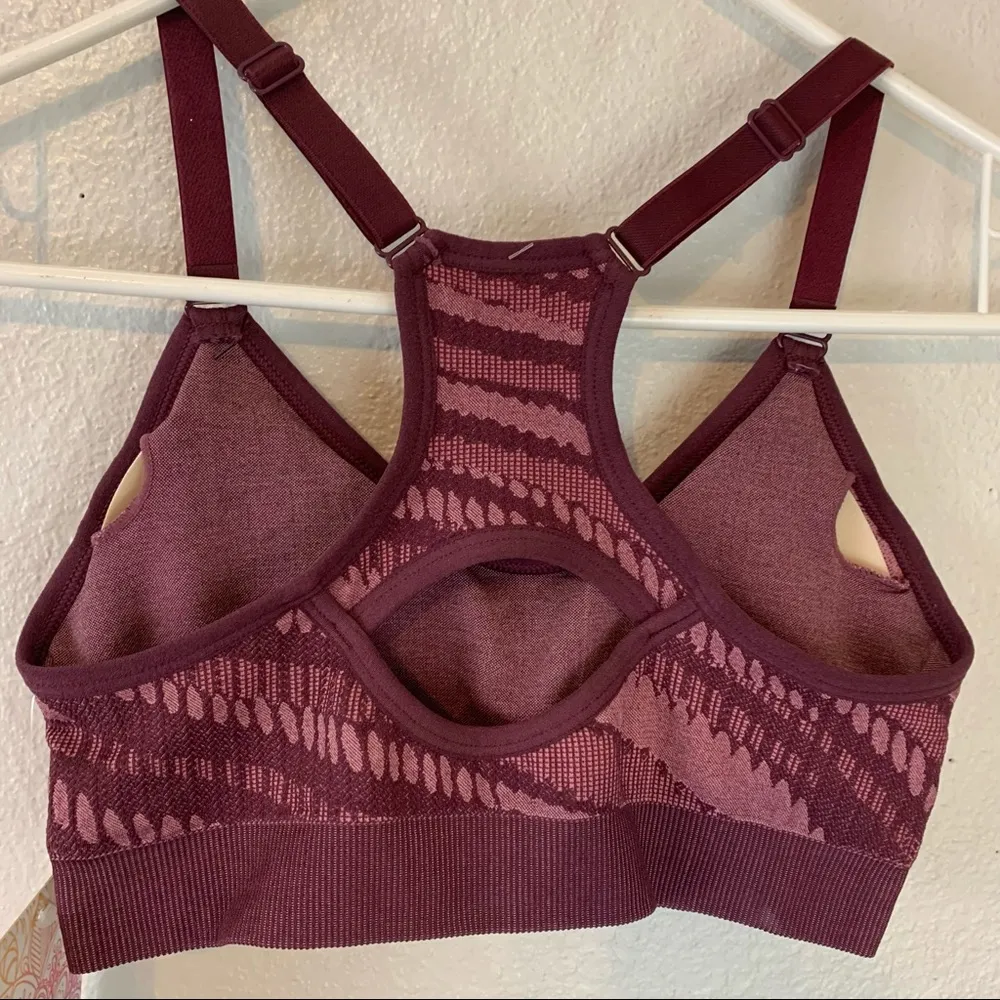 sports bra slimming fit adjustable straps women’s Size Small - Image 9