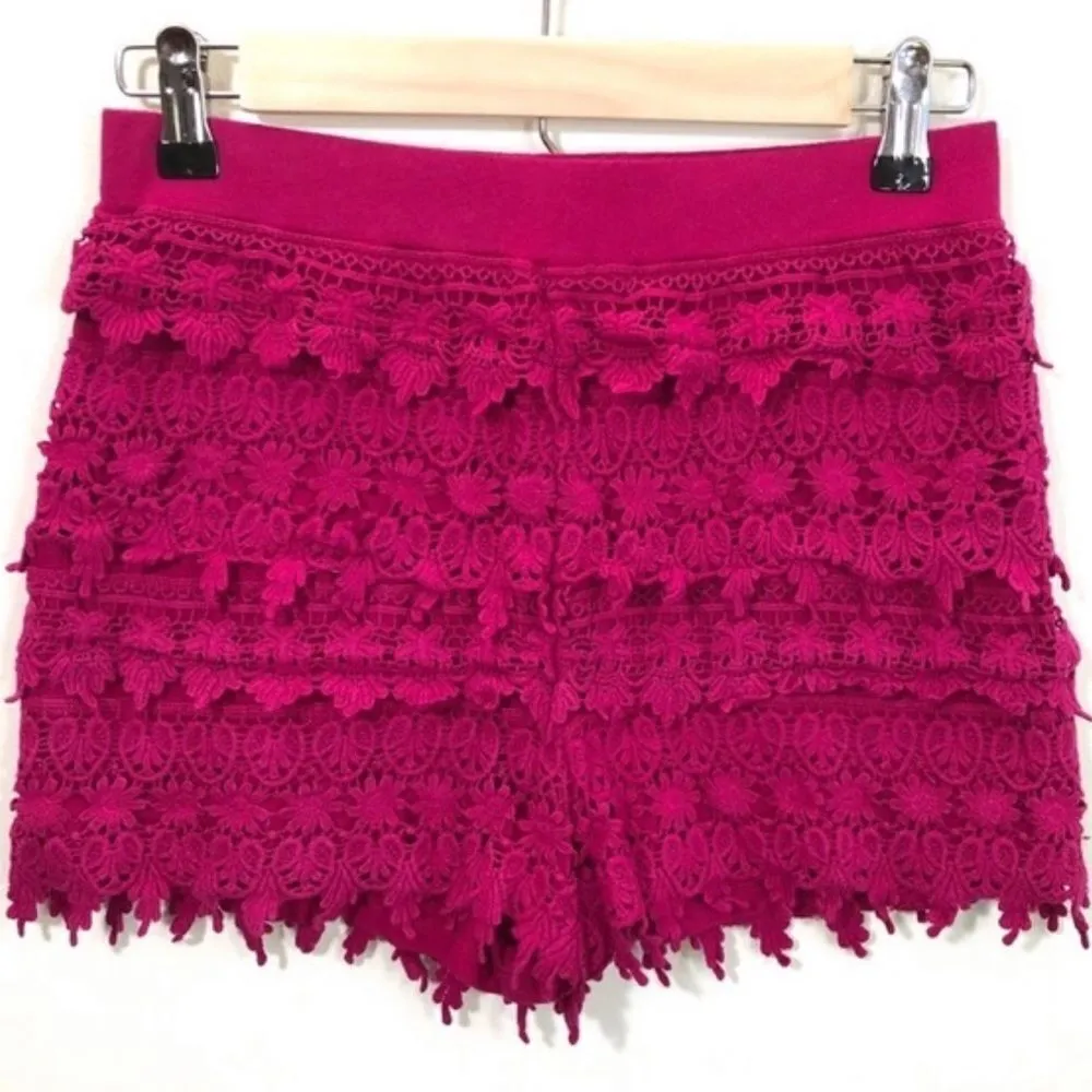 ✨ Tiered Floral Crochet Lace Shorts✨ - Image 3