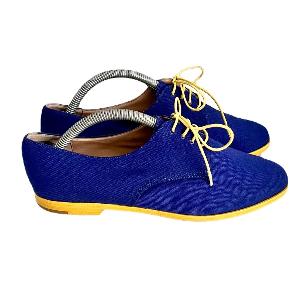 Manolo Blahnik Cobalt Blue Linen Yellow Lace Up Oxford Flats, Size 37.5 - Image 4