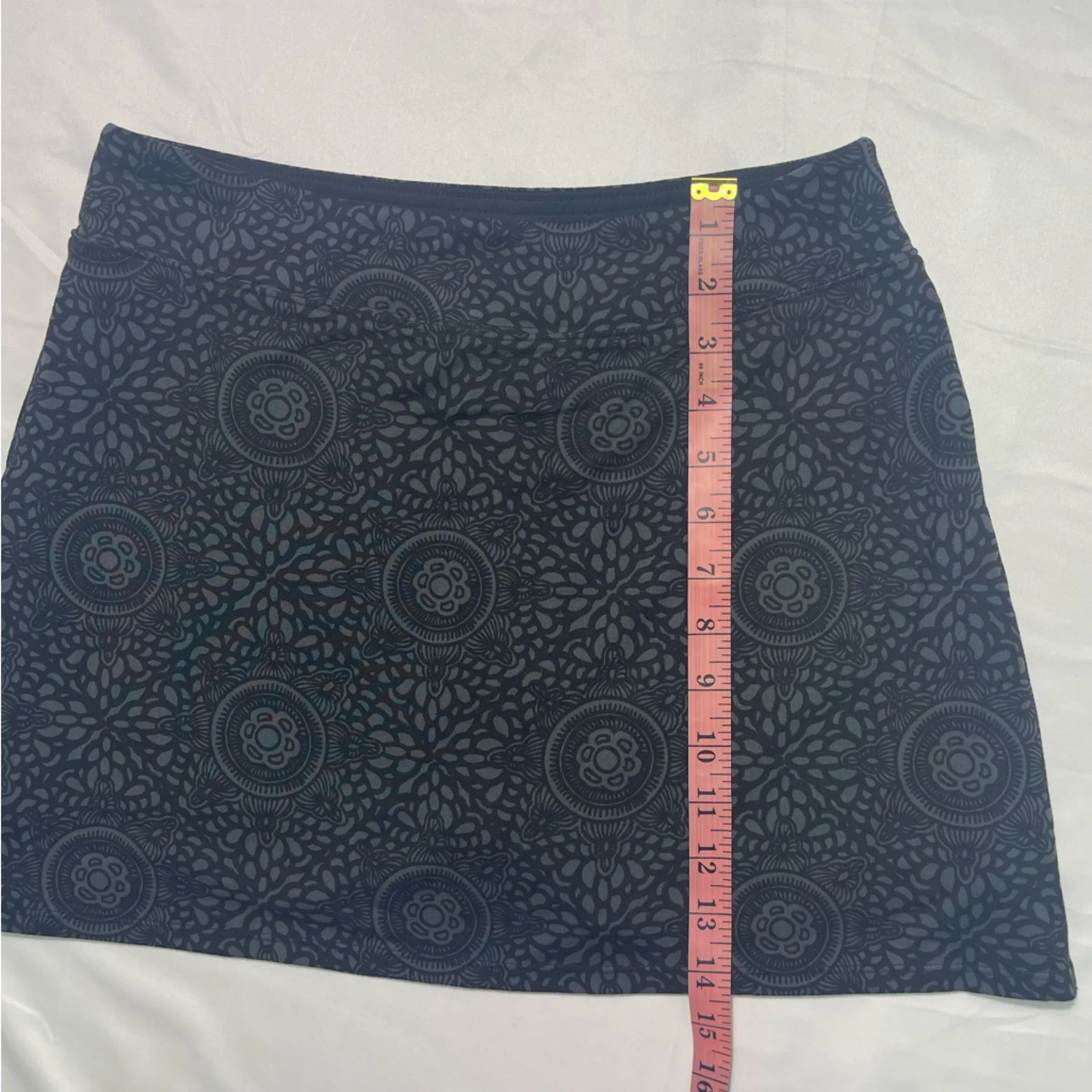 Tranquility by Colorado Clothing Black and Gray Patterned Mini Skort SIZE: Small - Image 4