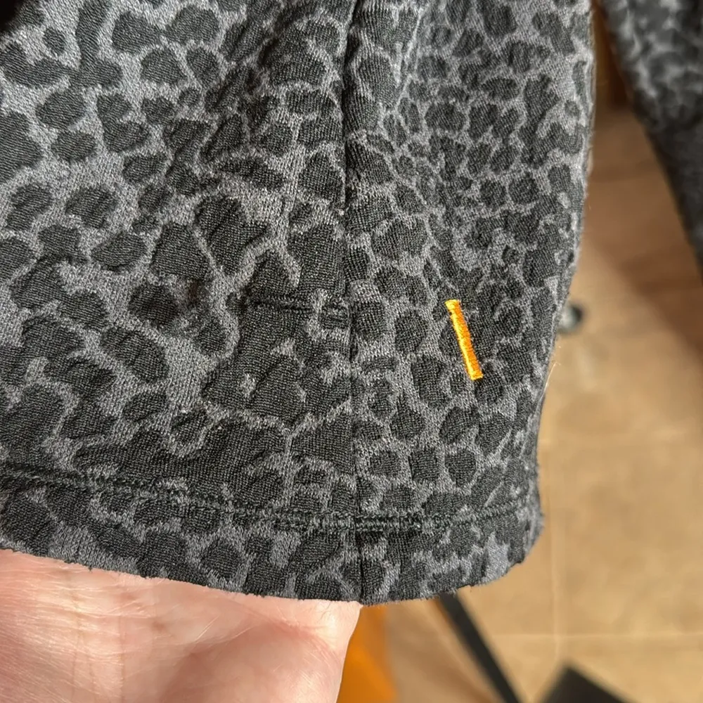 Lucy Women’s Leopard Cheetah Print 1/4 Zip Medium Long Sleeve Jacket Size Medium Black - Image 11