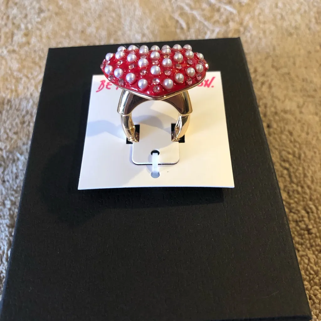 Betsey Johnson red pearl heart ring. New with tags. - Image 2