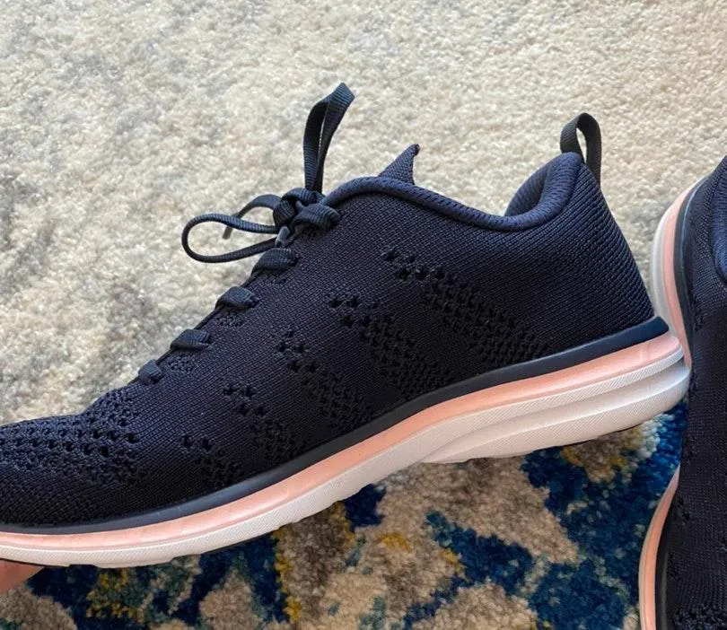 Revolve APL sneakers Navy Light Pink - Image 2