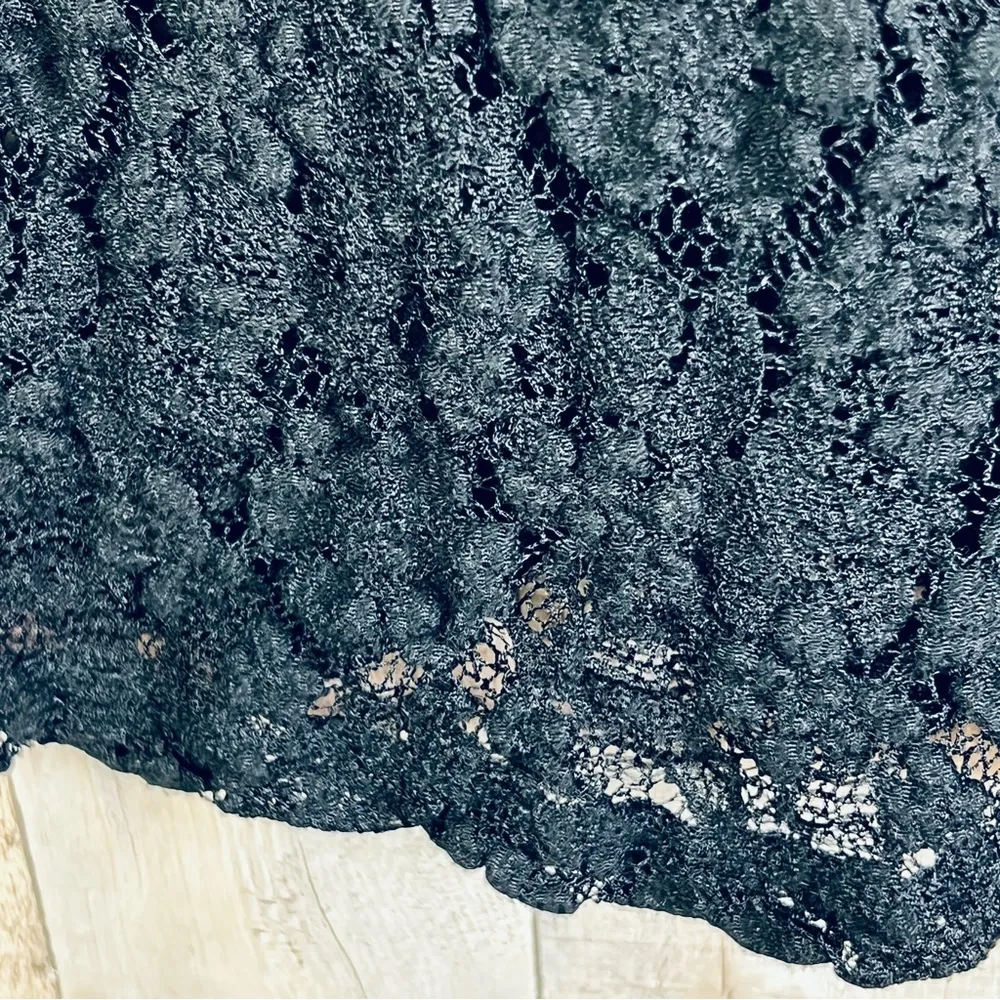 Calvin Klein XS Lace Long Sleeve Crewneck Back Zip Closure - Image 5