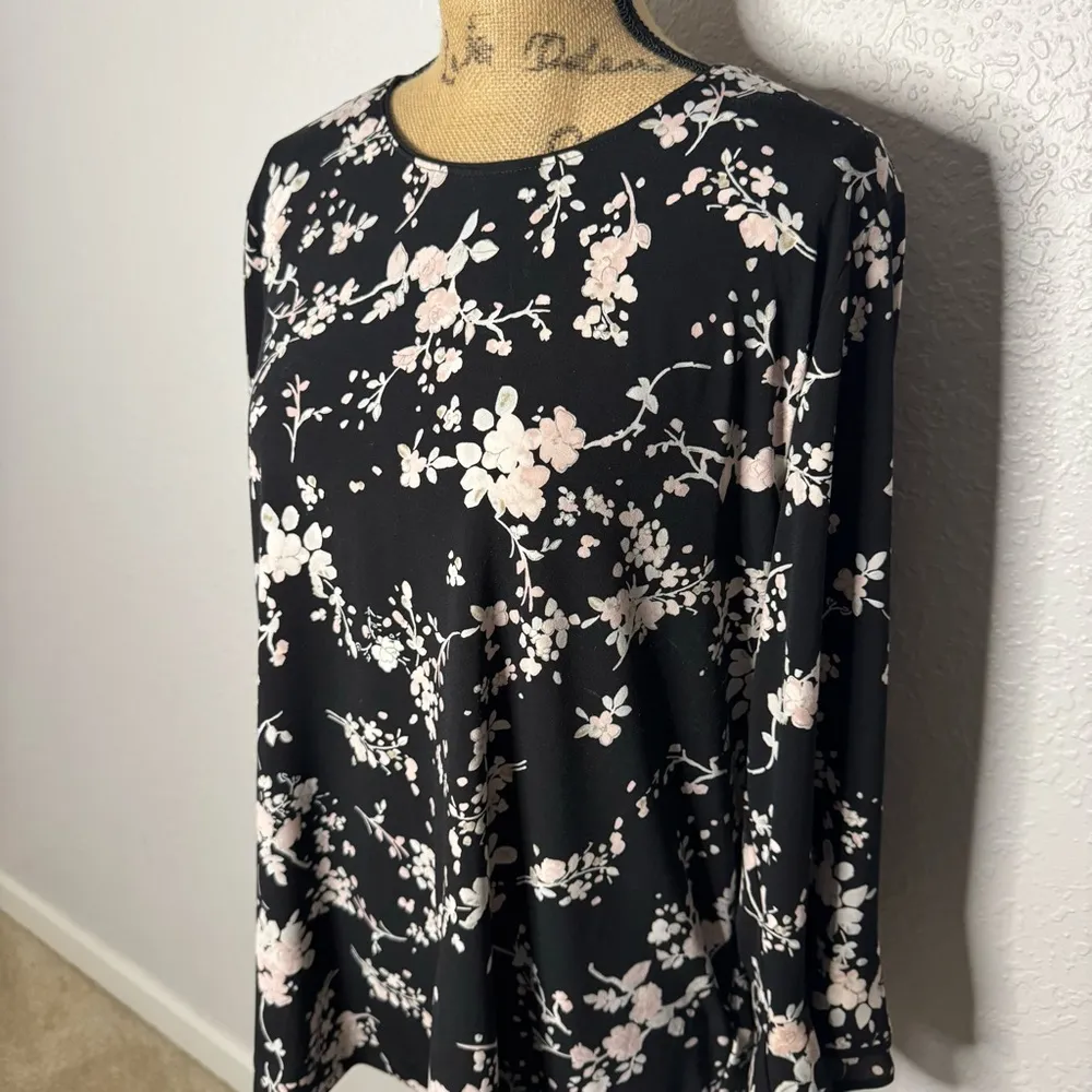 Karl Lagerfeld Floral Print Black Bell Long Sleeve Blouse Size XL Flowy Stretch - Image 2