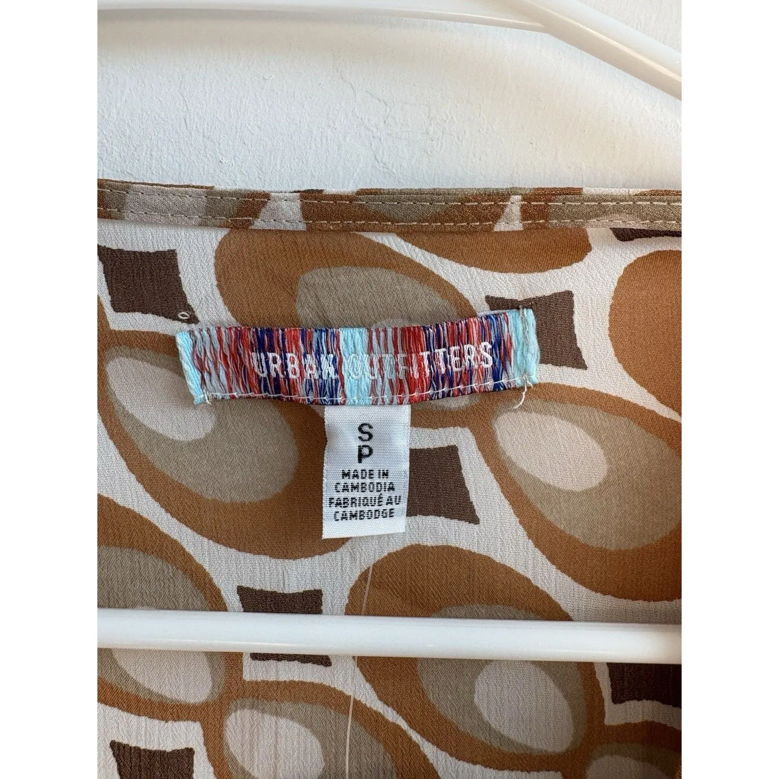 Urban Outfitters Bohemian Coachella Print Kary Keyhole Tie Size Small - Image 3