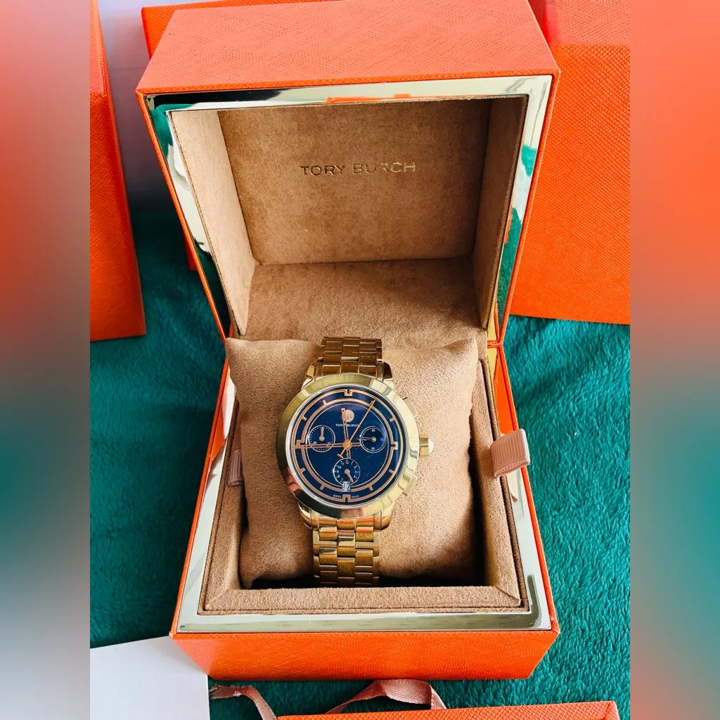 Beautiful TORY BURCH dress watch 🔥🔥🔥 - Image 8