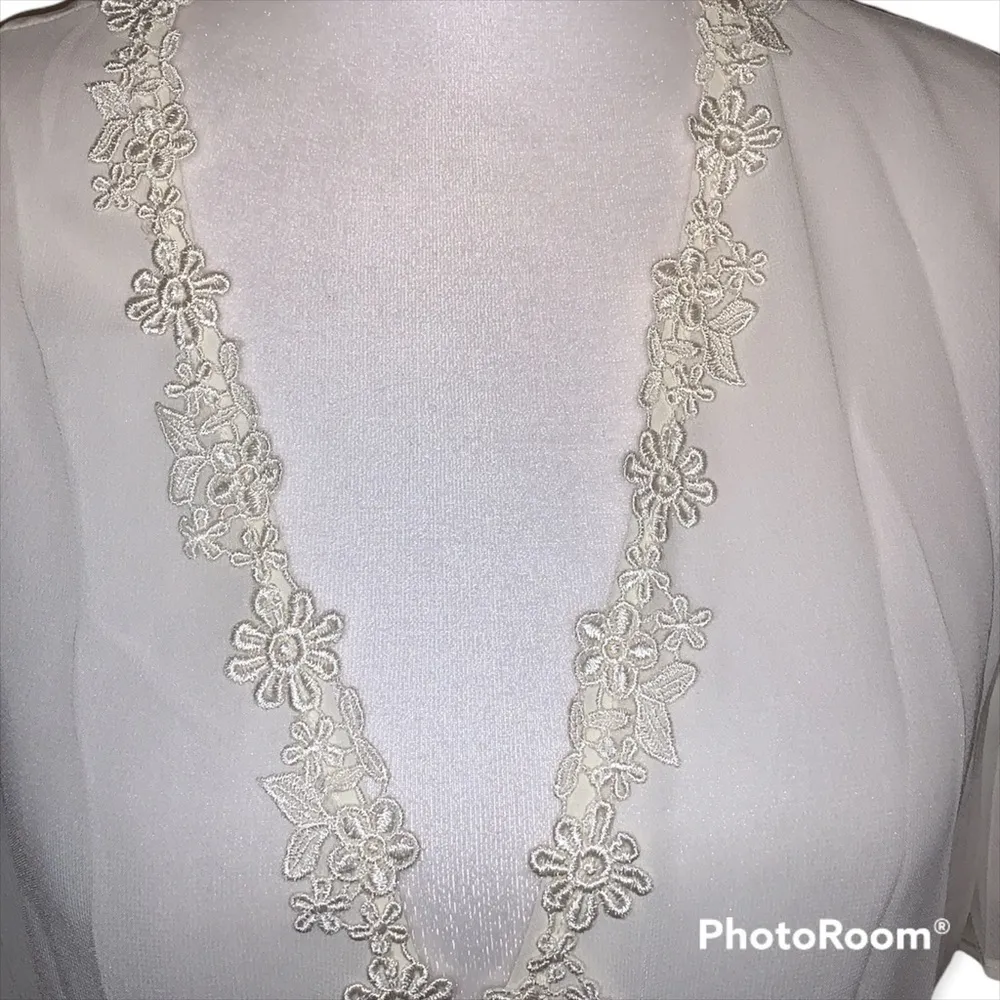 Flora Nikrooz Vanilla‎ Sheer Tie Robe With Macrame Lace Trim Size S/M - Image 3