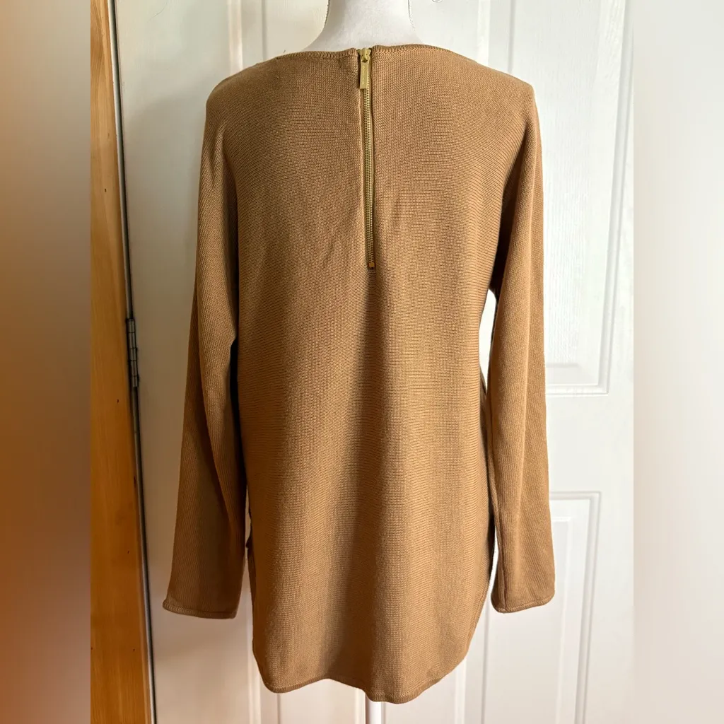 Michael Kors Tunic Sweater with gold back zipper size Medium Tan - Image 4