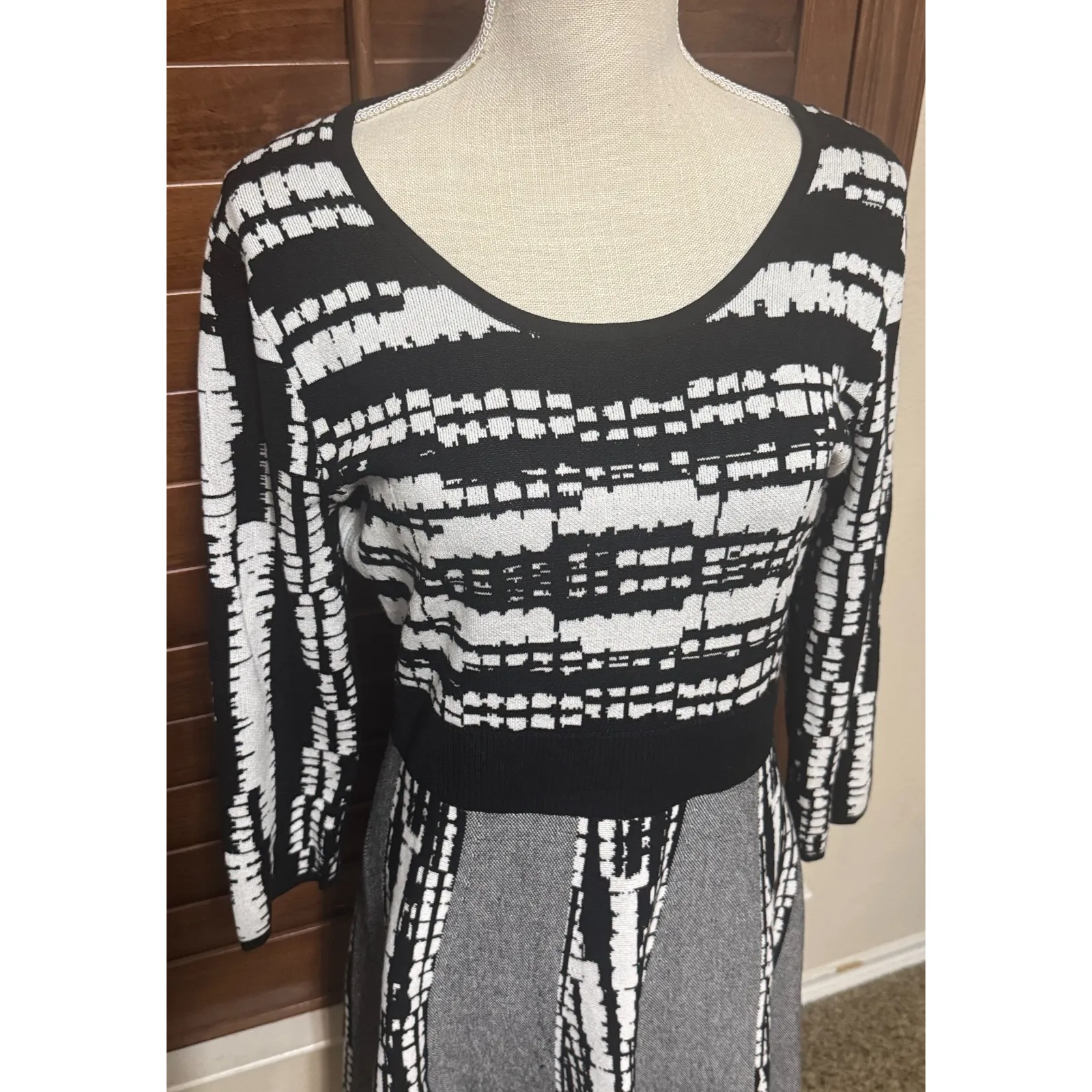 Spense sweater dress Fit & Flare knit knee length black & white sz L career Size L - Image 2