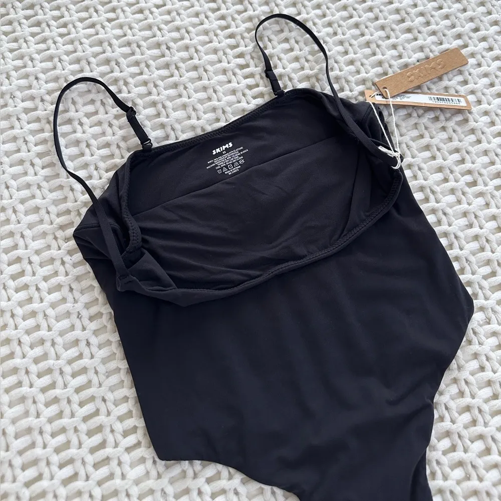 NWT SKIMS Fits Everybody Cami Thong Bodysuit - Onyx - XS - Image 6