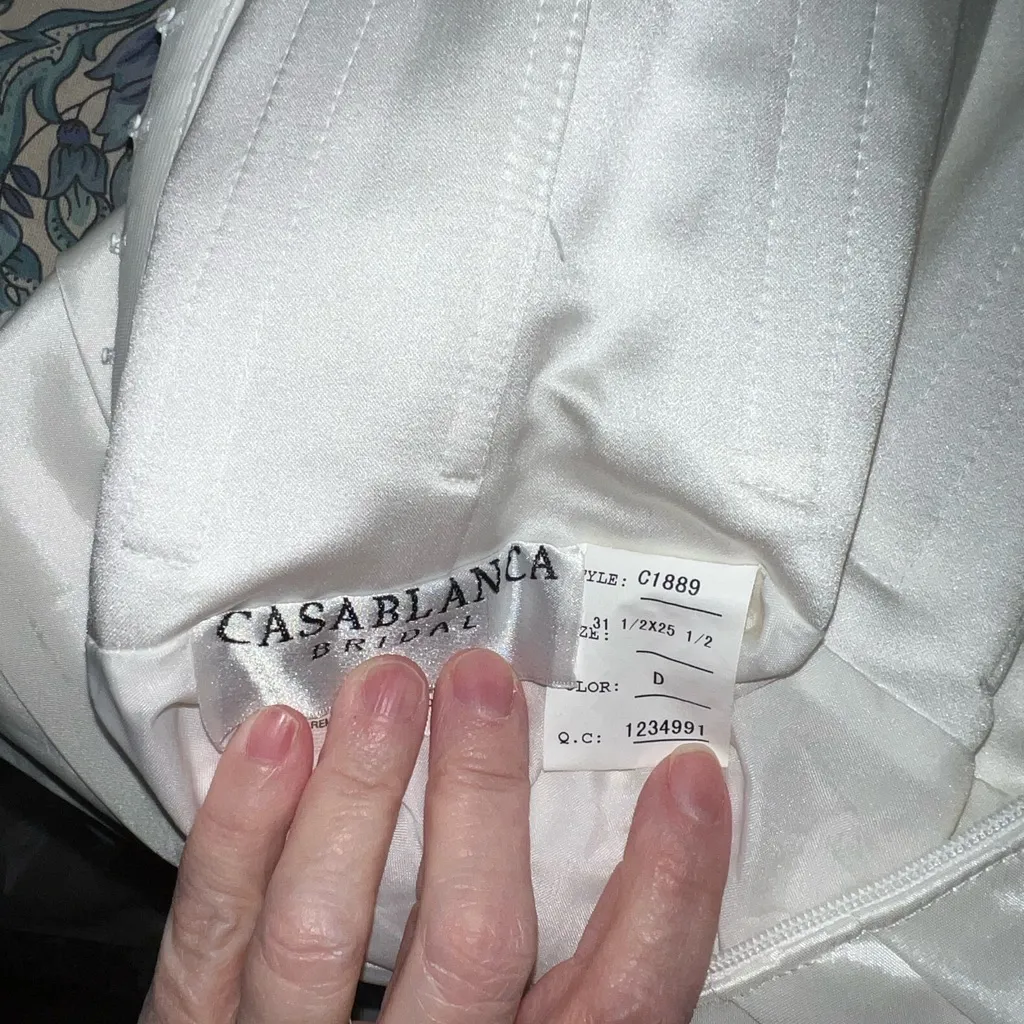 Stunning Casablanca Tiered Brushed Satin Wedding Gown! White Size 6 - Image 10