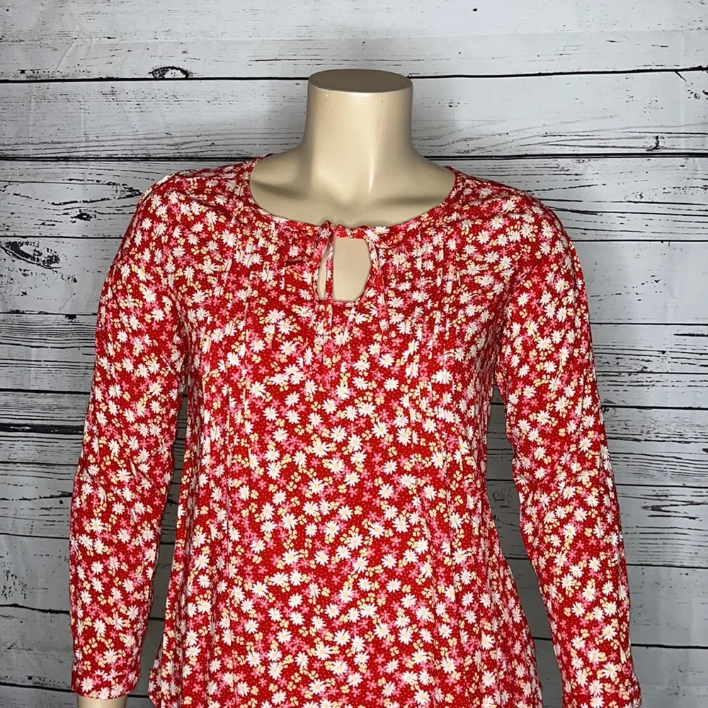 SB Suzanne Betro Size XL Red Floral Print Keyhole Peasant Shirt Top - Image 2