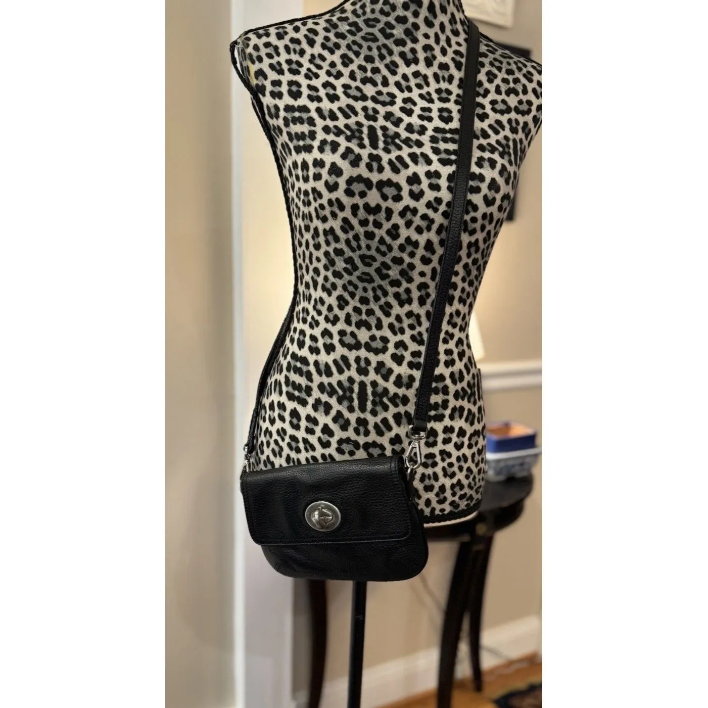 HALOGEN Shoulder Bag LEATHER Black Crossbody removable strap turn lock - Image 12