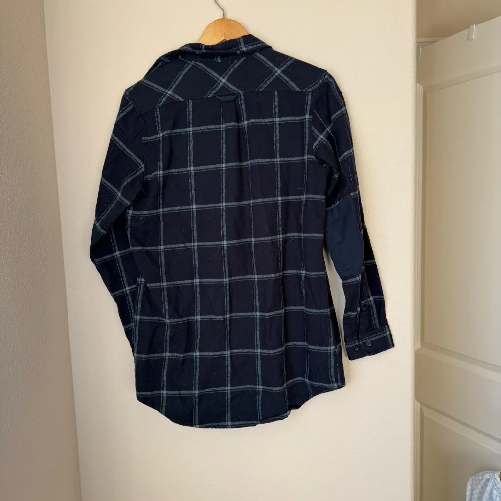 Fjällräven Women's Comfort Fit Flannel in Navy Plaid Size Small Blue - Image 2