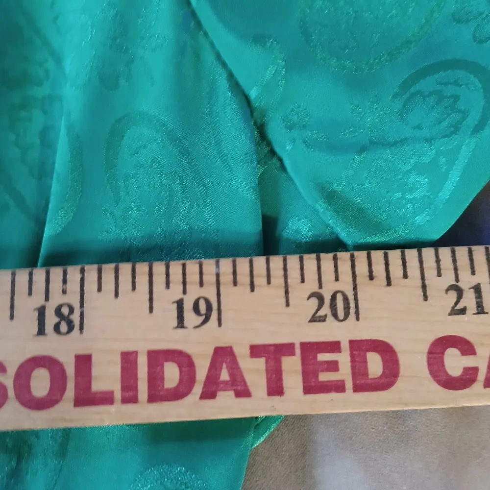 Castleberry womens vintage green paisley satin top size 10 shoulder pads - Image 4