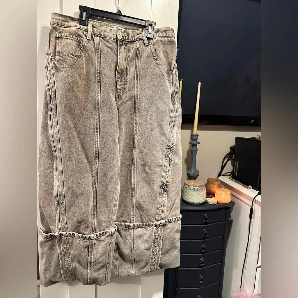 NWT FREE PEOPLE We The Free Olsen Cuffed Crop Barrel Jeans - Slate
$128 - Image 16