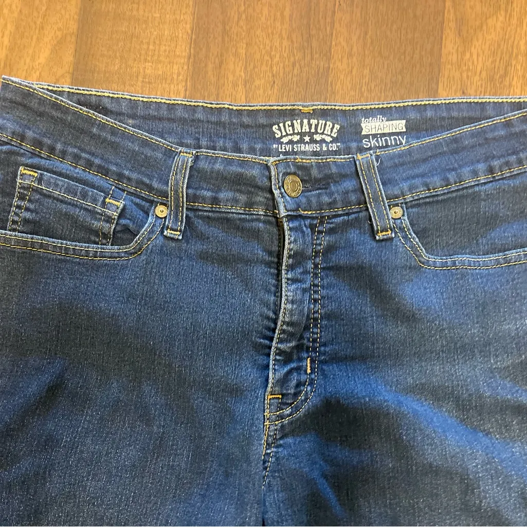 Levi's Blue signature Relaxed Fit Jeans with Classic Design - Image 11