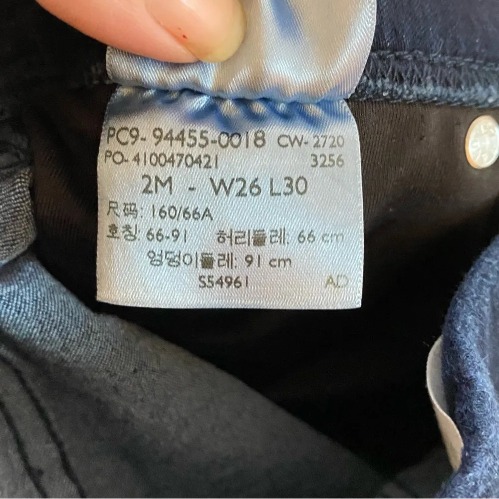 Signature by Levi Strauss dark wash tummy control skinny jeans Blue Size 26 - Image 4